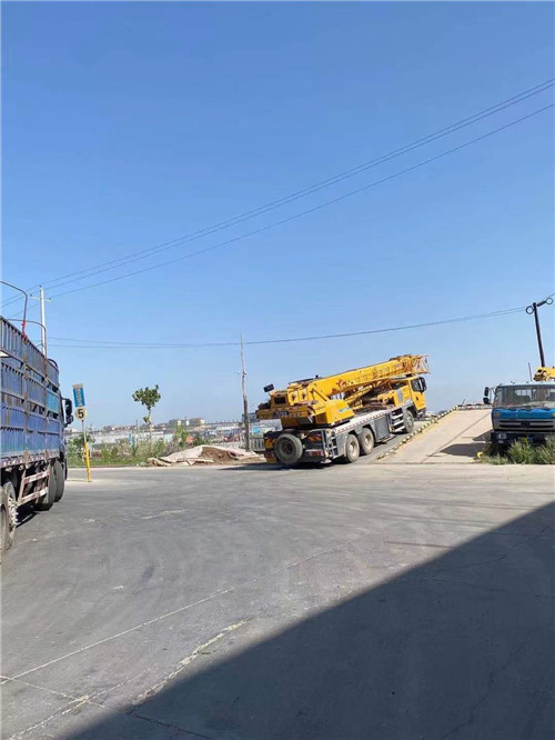 前进区25吨吊车的租赁价格大概是多少？