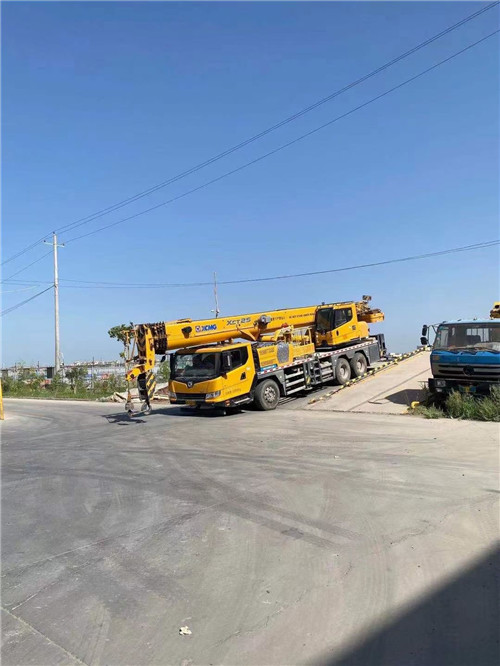 前进区吊车作业时，可能会产生哪些额外收费项目？