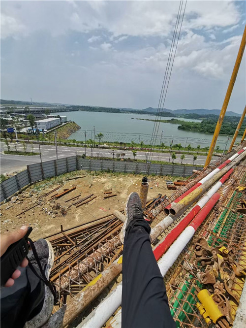 前进区作业中发生设备损坏或人员意外，责任怎么划分？