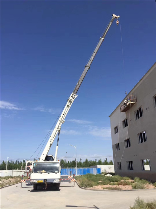 前进区“轻装强干”—— 吊车的 “轻量化臂架” 技术